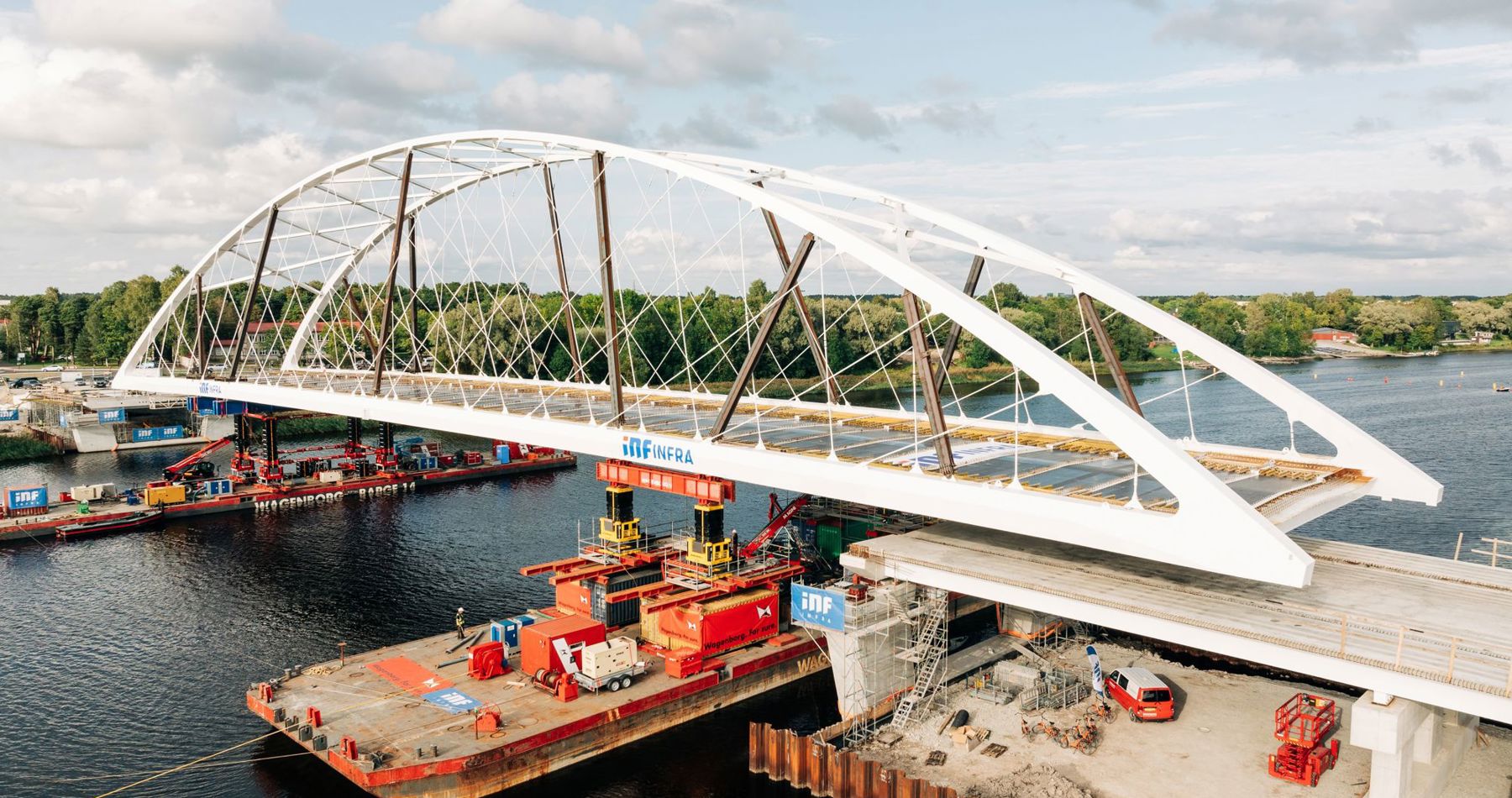 Brückenteam installiert Rekordbrücke in Estland